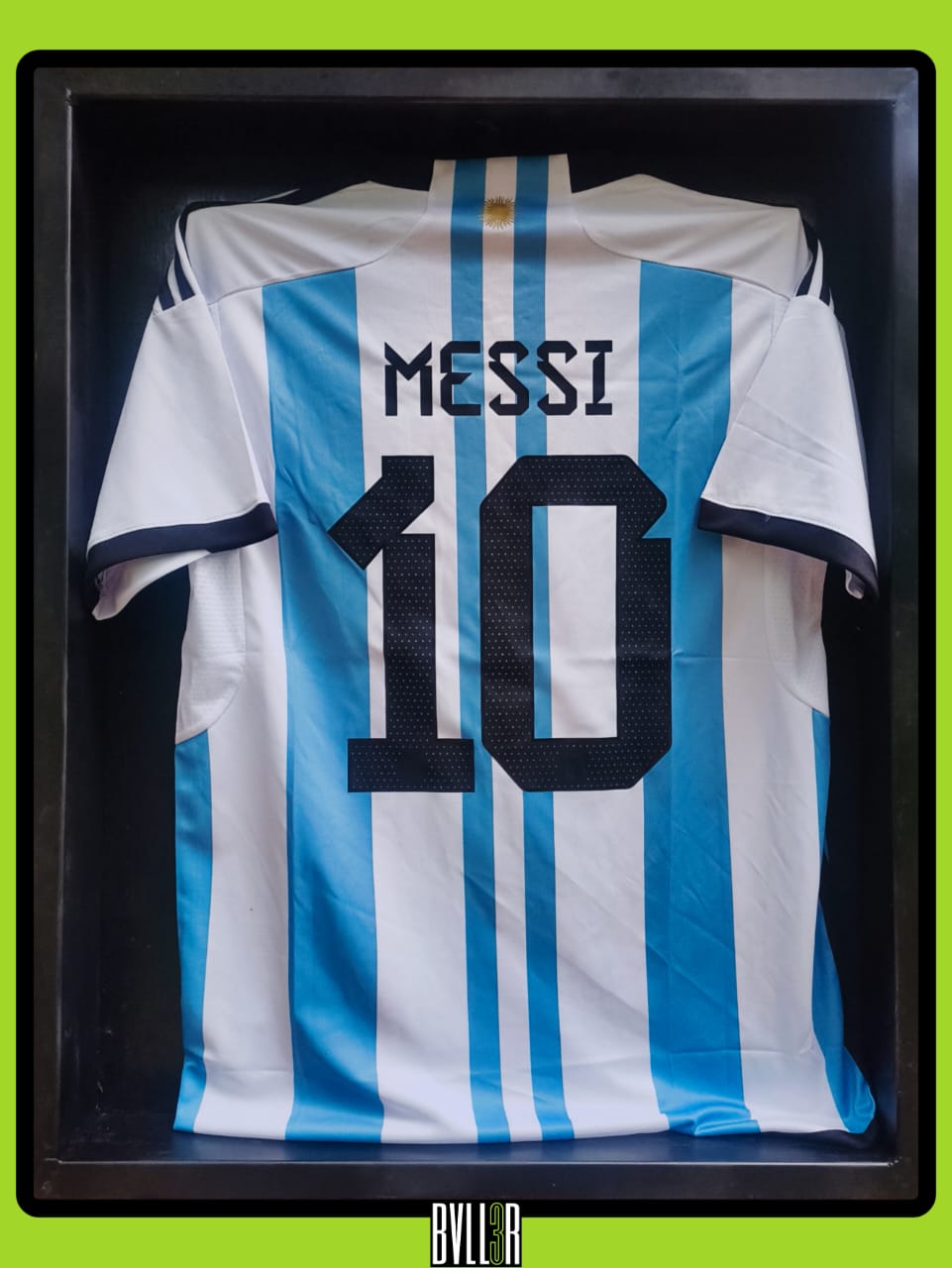 BVLL3R Messi 2022 Argentina jersey with holographic tribute, featuring Adidas design, championship star, and premium display setup.
