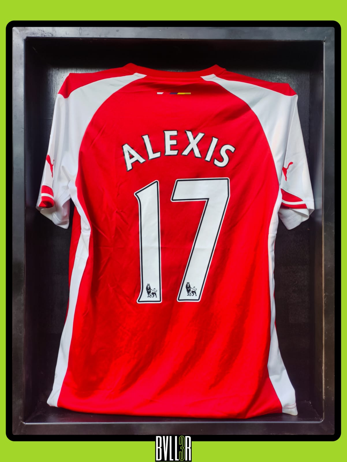 NAME: ALEXIS X ARSENAL 2014/15 TEAM: Arsenal FC SEASON: 2014/15 SIZE: Large CONDITION: 9.5/10 – vivid red, Premier League patches clean ORIGIN: Got this off a Chilean expat at a flea market in Berlin—he said it “brought him luck” during every FA Cup match that season. HOLOGRAM UPLOAD: Loaded with highlights from Alexis’s debut Arsenal season—top bins, big games, and the 2015 FA Cup final stunner.