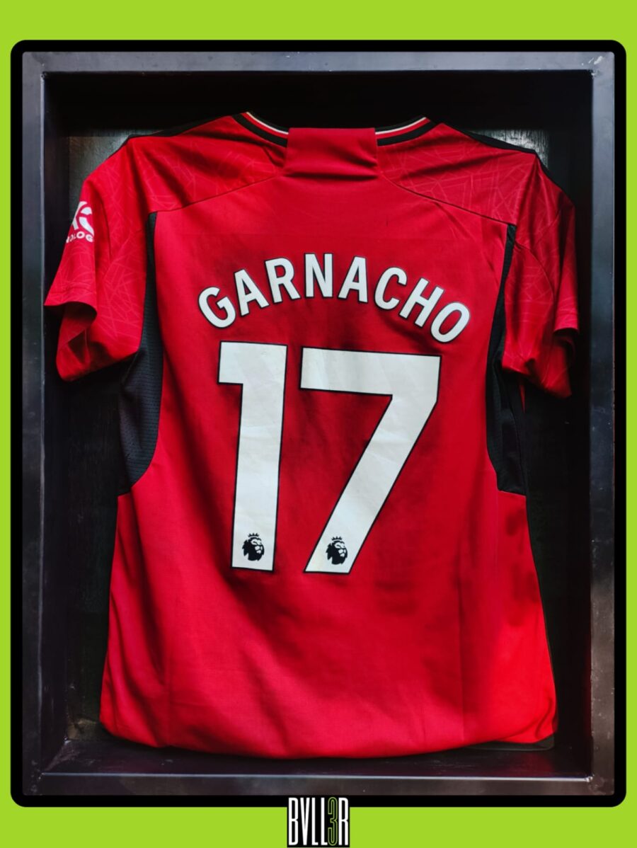 Alejandro Garnacho 2023/24 Manchester United kit in BVLL3R’s acrylic display, featuring hologram upload of full season highlights and bicycle kick at Everton. Slightly worn condition adds character.