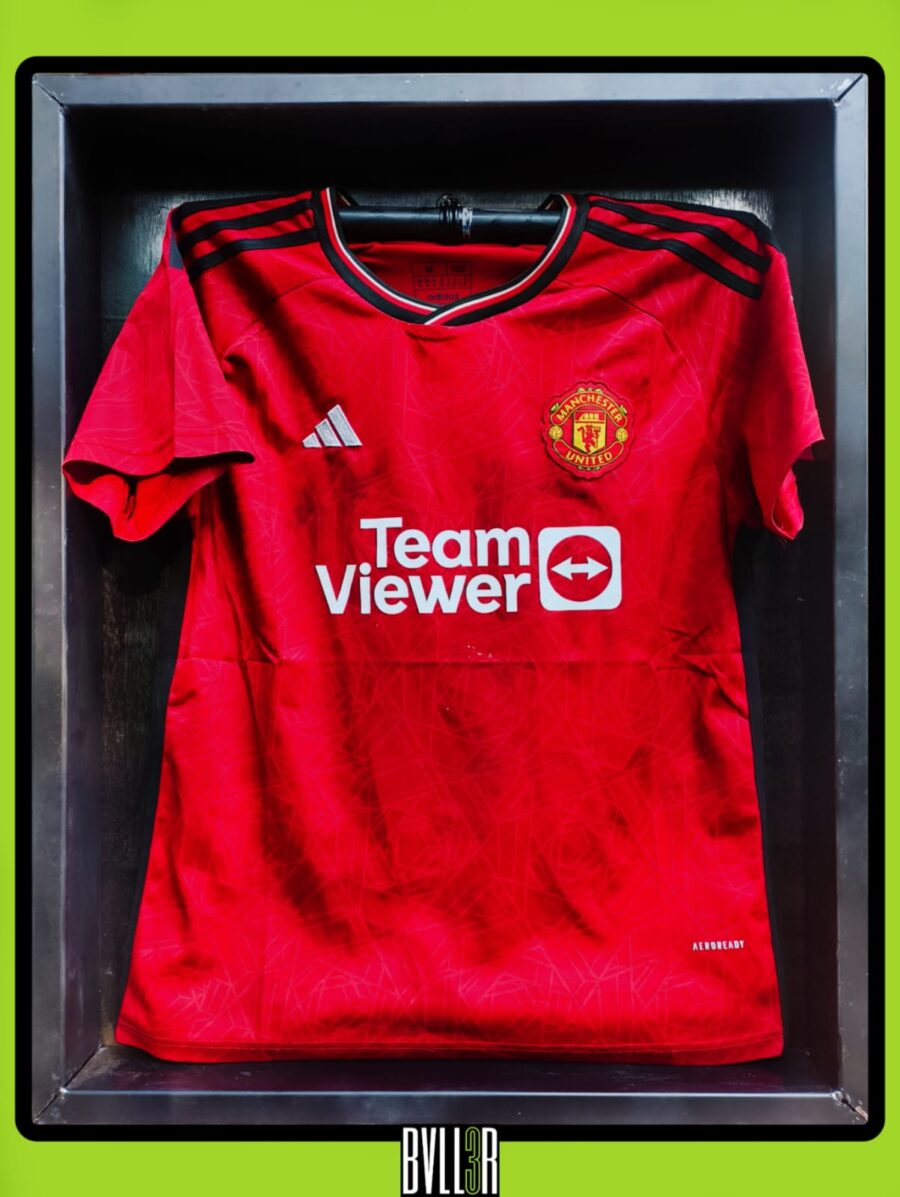 Alejandro Garnacho 2023/24 Manchester United kit in BVLL3R’s acrylic display, featuring hologram upload of full season highlights and bicycle kick at Everton. Slightly worn condition adds character.